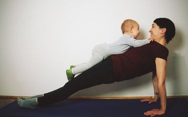 Babás Jóga oktatóképzés - Jóga ászanák babával